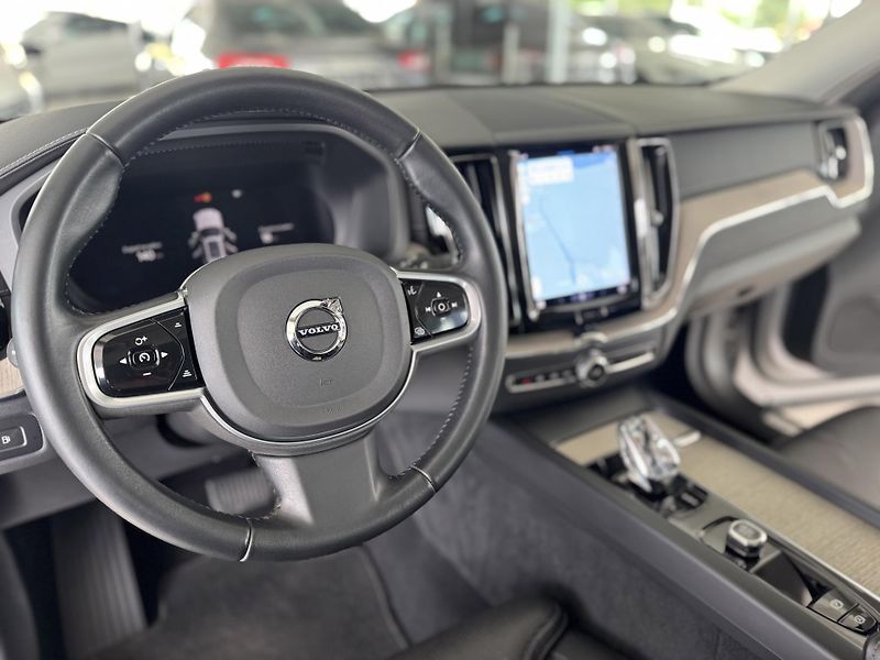 Volvo XC60 T6 AWD*Recharge*Odvětr.Sedadla - fotka 10 z 35