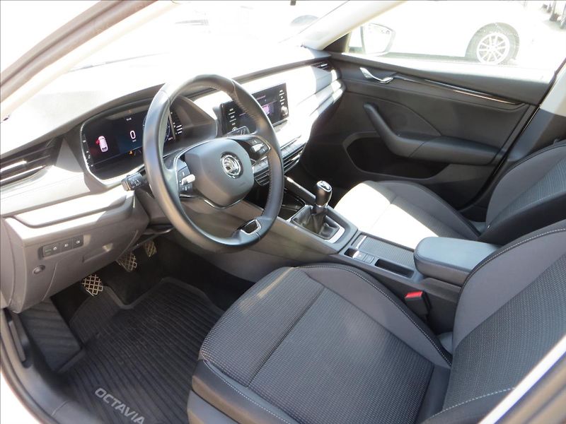 Škoda Octavia 2,0 TDI 85kW Ambition ČR - fotka 13 z 24