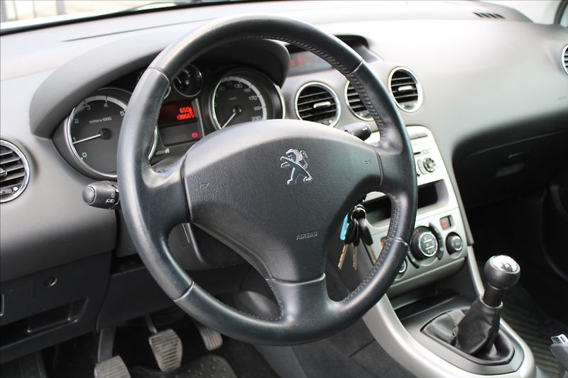 Peugeot 308 1,6 i  NOVÉ V ČR,1.MAJITEL - fotka 19 z 26