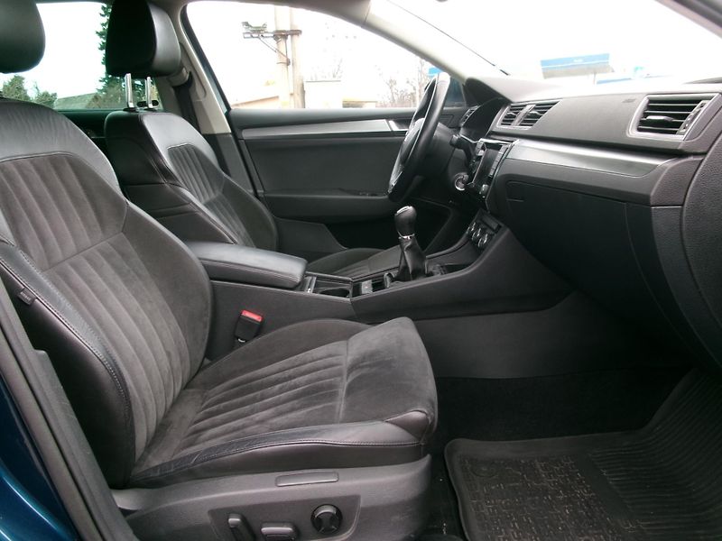 Škoda Superb (2015) 2,0TDI NAVI ACC 4x4 - fotka 35 z 36