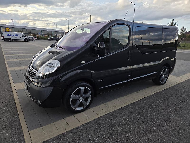 Opel Vivaro (2011) 2.5 CDTI Tour Cosmo - fotka 2 z 35