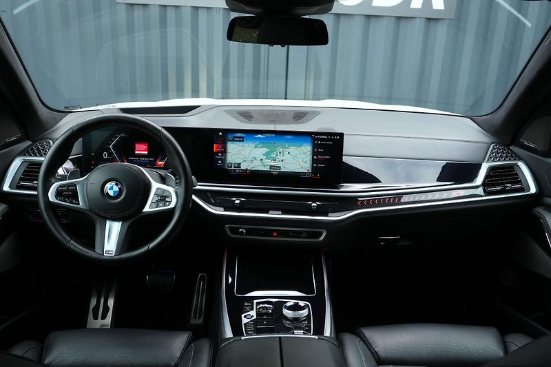 BMW X7 40d xDrive, Masáže, Skylounge - fotka 10 z 47