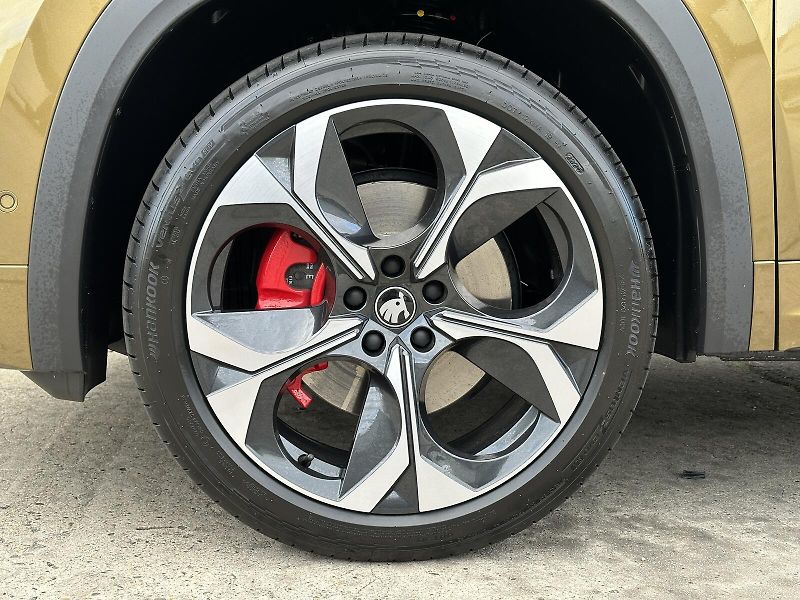 Škoda Kodiaq RS 265PS 2.0TSi 4x4 DSG 7-MÍST - fotka 11 z 53