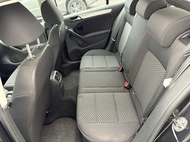Volkswagen Golf 1.6, 75kW, Aut. Klima, Výhřevy - fotka 7 z 23