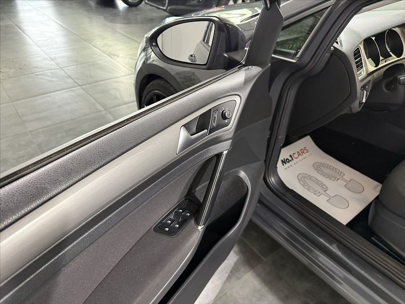 Volkswagen Golf 2,0   TDI 110KW NAVI SPORT ALU - fotka 7 z 45