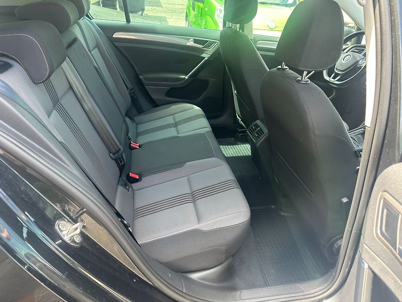 Volkswagen Golf 1.2TSi 63kW/Tempomat/Výhřev - fotka 16 z 23