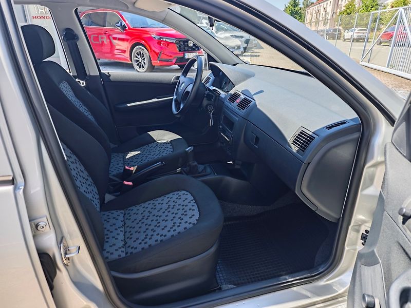 Škoda Fabia (2005) 1.4 16V Classic Klima 24.500km - fotka 11 z 40
