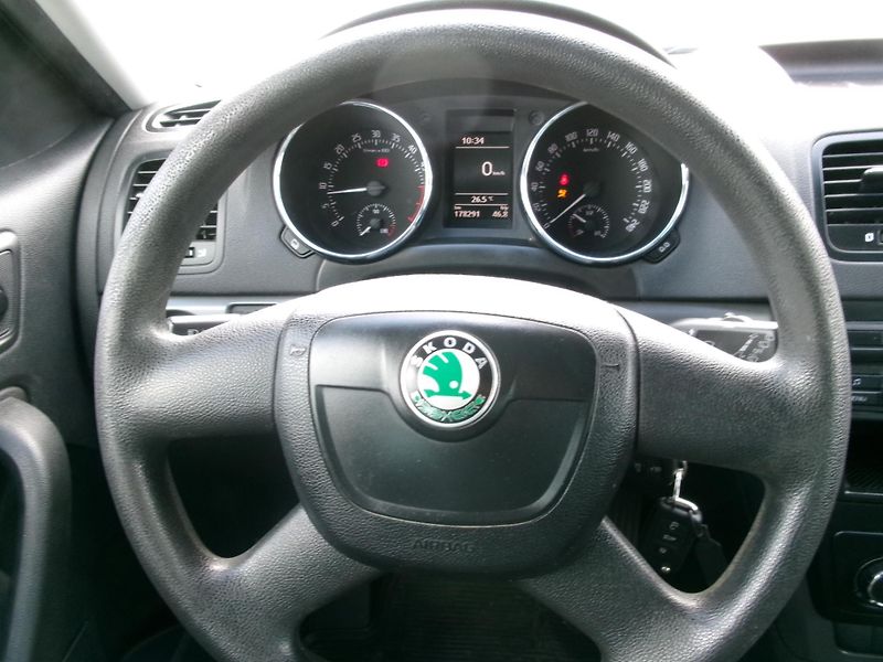 Škoda Yeti 2,0TDI KLIMA 81kW - fotka 23 z 26