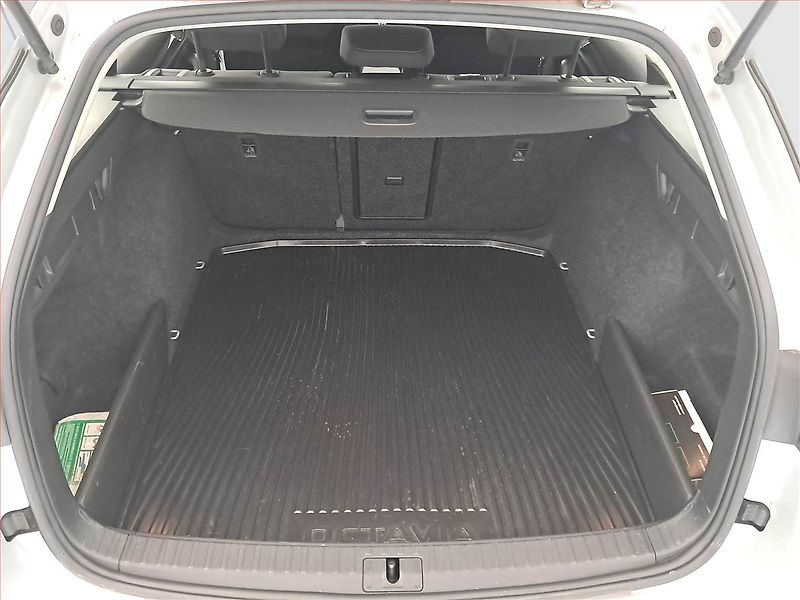Škoda Octavia (2023) Ambition 2.0 TDI - fotka 14 z 17