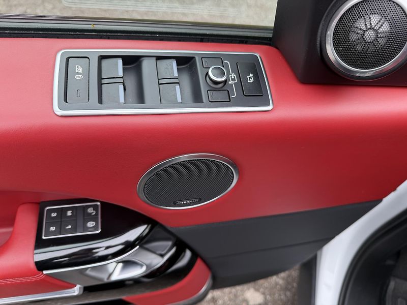 Land Rover Range Rover 4.4l V8 Autobiography - fotka 20 z 32