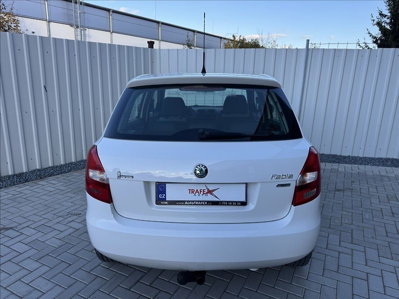 Škoda Fabia 1,4 i 16V tažné DPH 1.maj. ČR - fotka 11 z 45