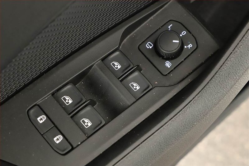 Škoda Octavia (2025) 1.5 eTSI mHEV, SPORTLINE - fotka 9 z 20