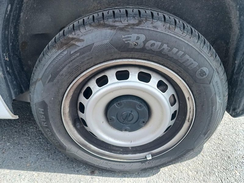 Opel Combo 1.5 CDTi - fotka 12 z 32