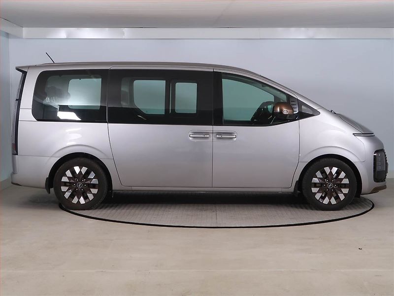 Hyundai Staria (2022) 2.2 CRDi, ČR, 1Maj, DPH - fotka 6 z 21