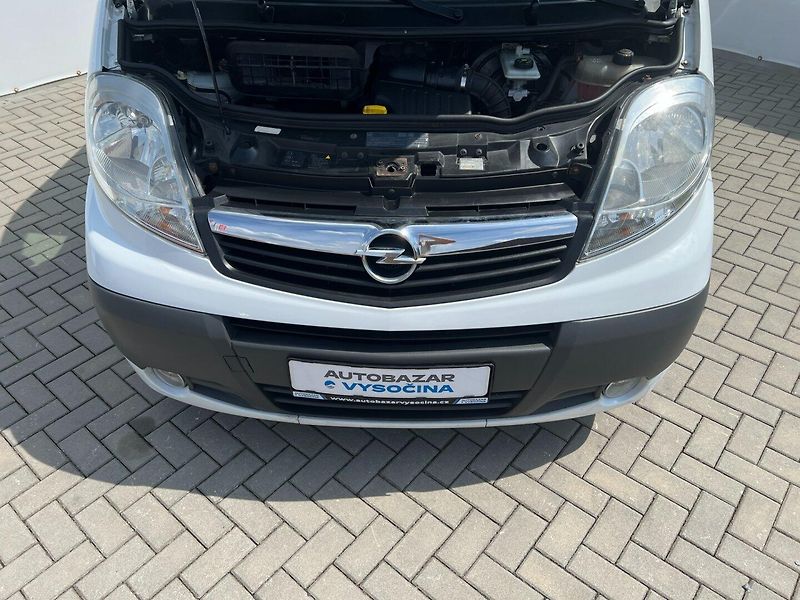 Opel Vivaro (2007) 2.5CDTi 107kW 9míst! Tažné! - fotka 11 z 20