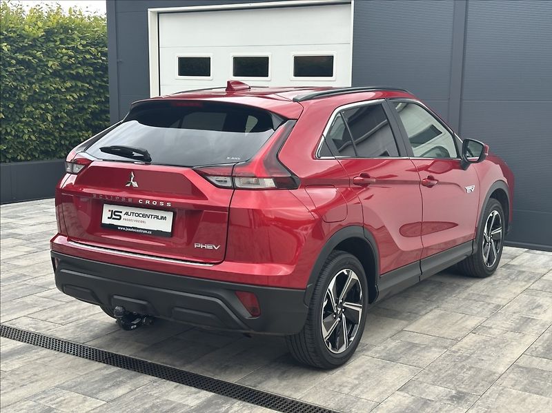 Mitsubishi Eclipse Cross 2,4 PHEV 188PS  A/T 4x4 - fotka 7 z 52