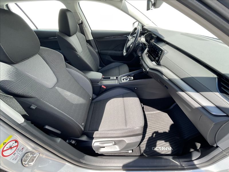 Škoda Octavia 2,0 TDI DSG 4x4 Ambi Plus TZ - fotka 18 z 23