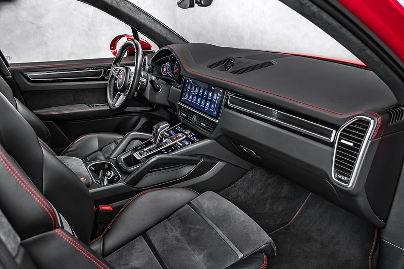 Porsche Cayenne GTS Sport Chrono PASM Pano App - fotka 13 z 27