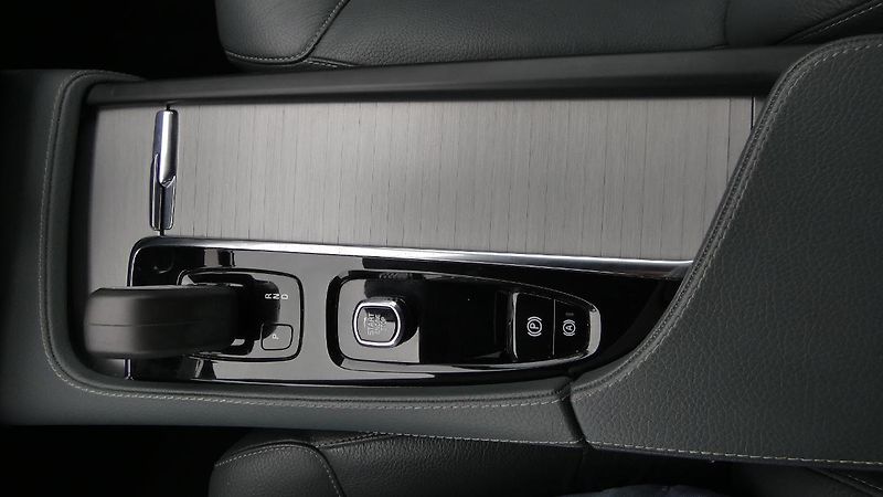 Volvo XC90 B5 AWD Momentum PRO 7 míst - fotka 16 z 27