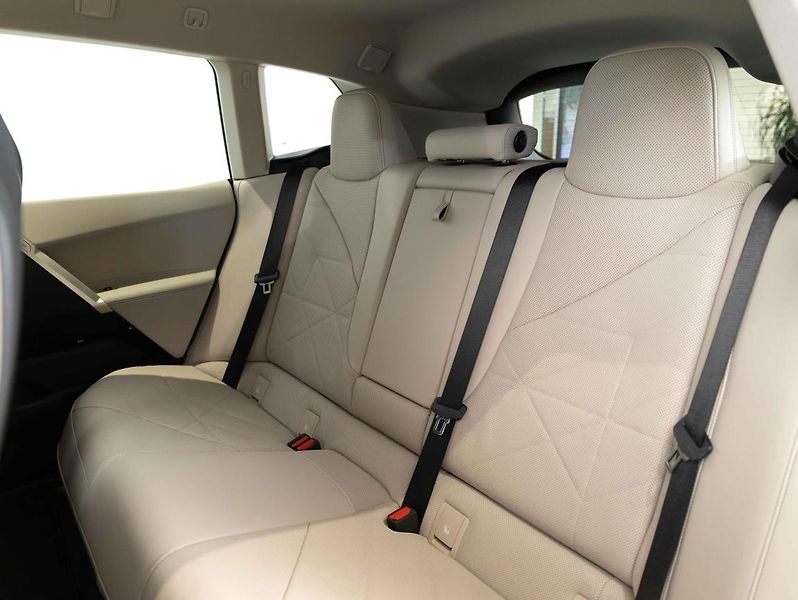 BMW iX xDrive50 - fotka 20 z 22