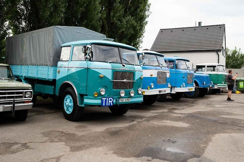 Historie na čtyřech kolech. Telnice hostila přehlídku autobusových legend.