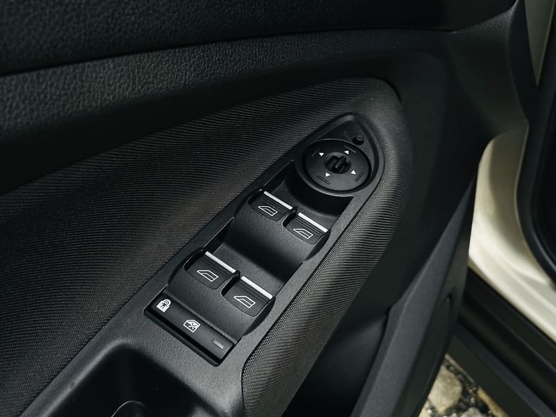 Ford C-MAX 2.0TDCi MANUÁL VÝHŘEV TAŽNÉ  - fotka 34 z 45