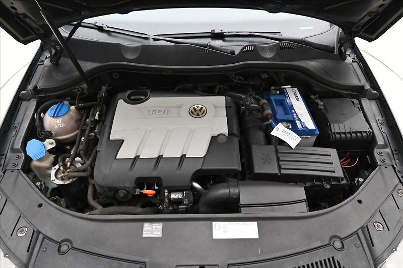 Volkswagen Passat 2,0 103kW NOVÁ STK 4/28 - fotka 9 z 29