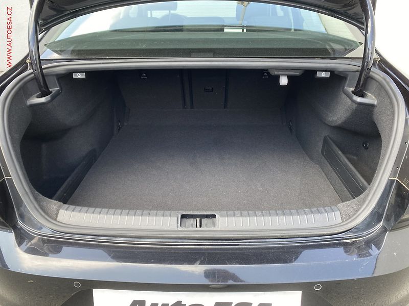 Volkswagen Passat (2015) 2.0TDi, ČR, AC, kamera - fotka 7 z 18