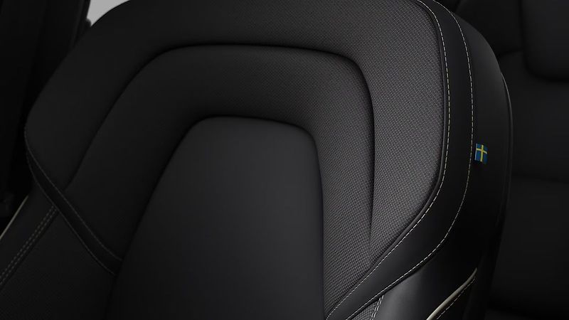 Volvo XC60 (2026) PLUS, BLACK EDITION B5, 360° - fotka 4 z 7