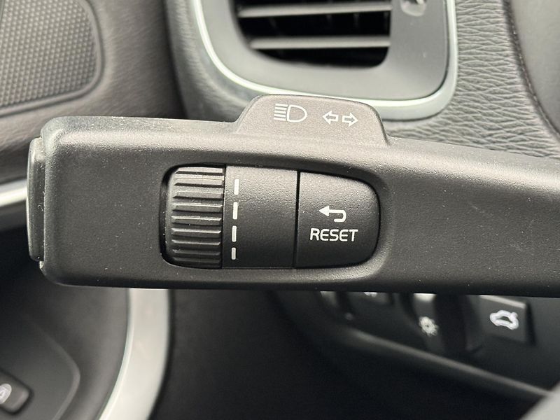 Volvo V40 D2 KINETIC REZERVACE - fotka 28 z 47
