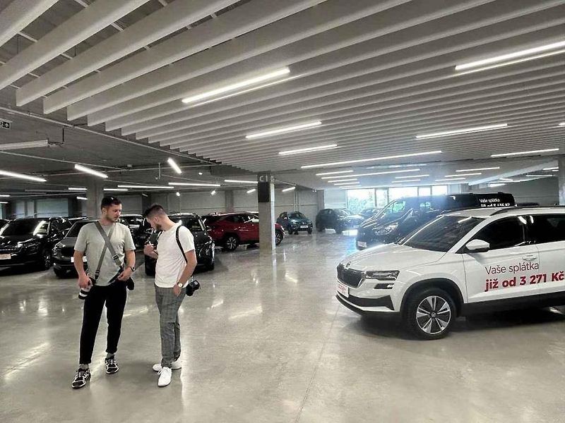 Nedaleko Poděbrad začíná fungovat největší autosalon ojetých aut v Evropě