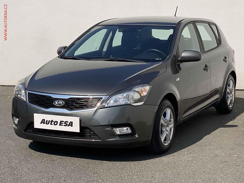 Kia Ceed (2011) 1.4i, ČR, AC, temp. - fotka 3 z 16