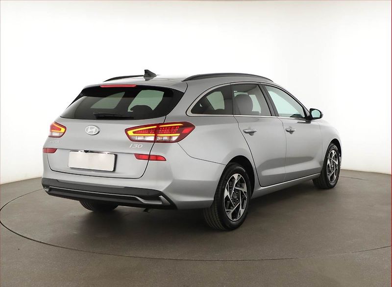 Hyundai i30 (2025) 1.0 T-GDI, Style, FullLed - fotka 5 z 18