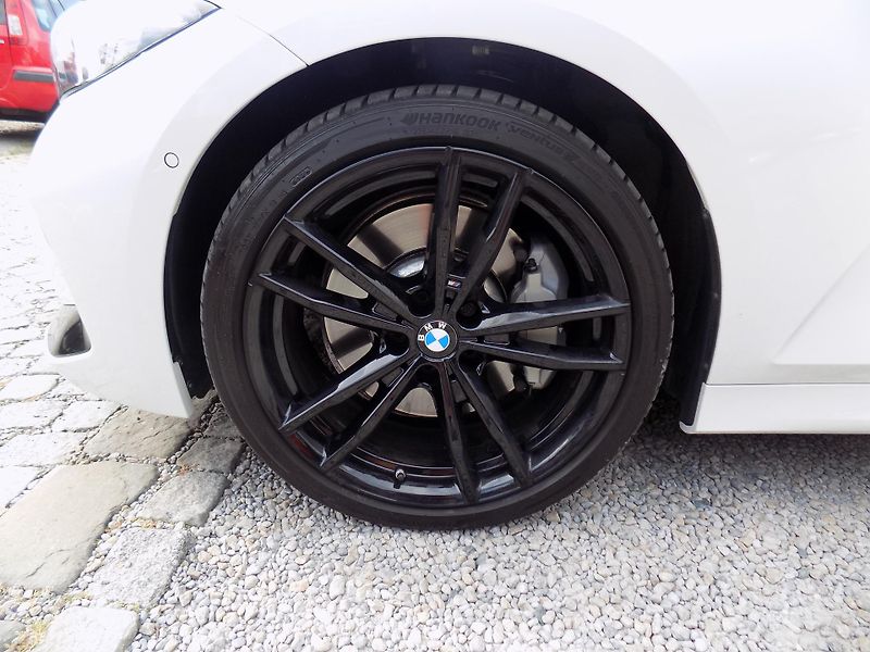 BMW Řada 3 330I 180 KW M SPORT XDRIVE - fotka 36 z 39