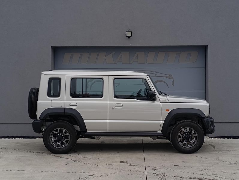 Suzuki Jimny 1.5 ALLGRIP LONG 75kW 4X4 GLX - fotka 4 z 27