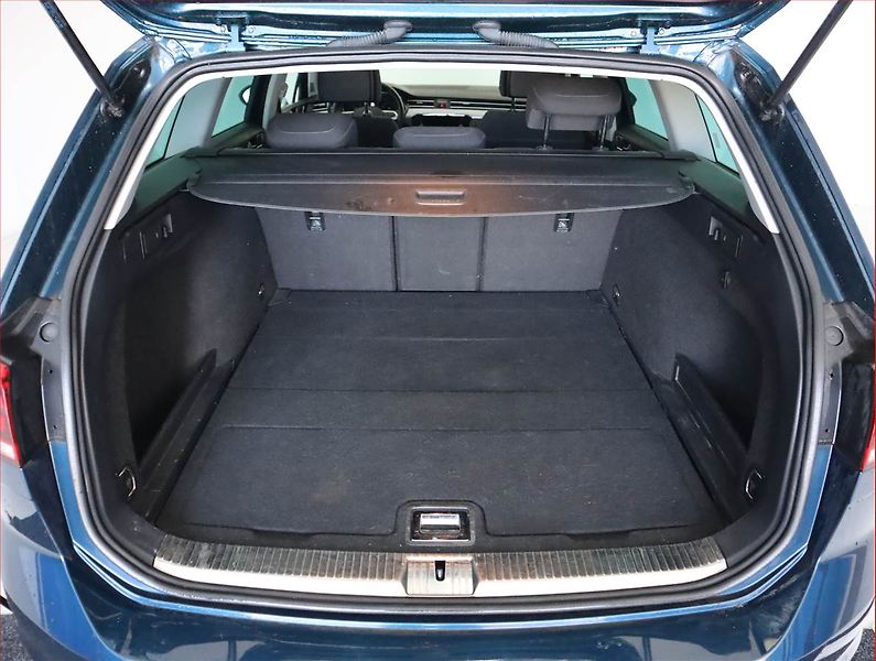Volkswagen Passat (2020) 2.0 TDI, Serv.kniha, Navi - fotka 14 z 20