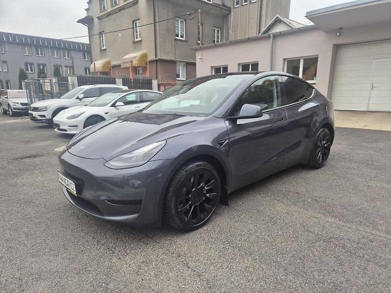 Tesla Model Y RWD 220kw TZ SOH 93,6 % - fotka 2 z 49