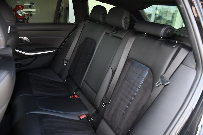BMW Řada 3 320d xDrive M-SPORT 1M ČR - fotka 13 z 40