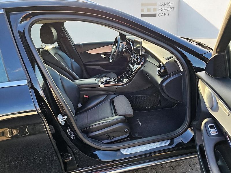 Mercedes-Benz Třídy C (2016) C220D 125kW 4MATIC 7G AIRMATIC - fotka 41 z 50