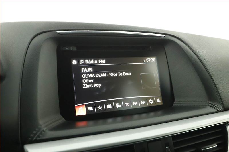 Mazda CX-5 (2015) 2.0 Skyactiv-G, 4X4, Automat - fotka 9 z 16