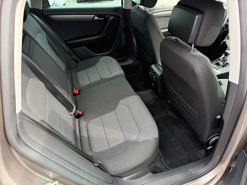 Volkswagen Passat 1.4 TSI ALU VYHR.PR SKLO. - fotka 10 z 11