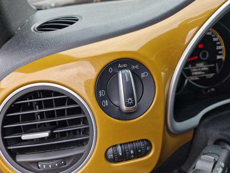 Volkswagen Beetle 2,0TDI 110PS DUNE - fotka 17 z 22