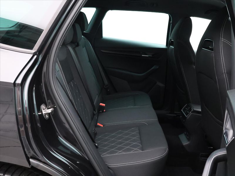 Škoda Karoq 2,0 TSI 140kW Sportline DSG 4x - fotka 12 z 30