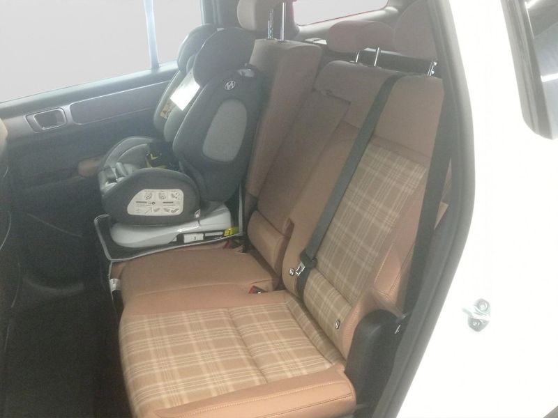 Hyundai Santa Fe (2026) COMFORT 1,6 TGDI PHEV 6AT 4×4 - fotka 8 z 14