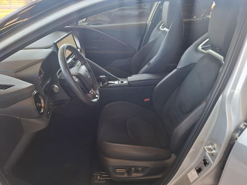 Toyota C-HR 2.0HEV 112KW GR Sport AWD 2024 - fotka 7 z 13