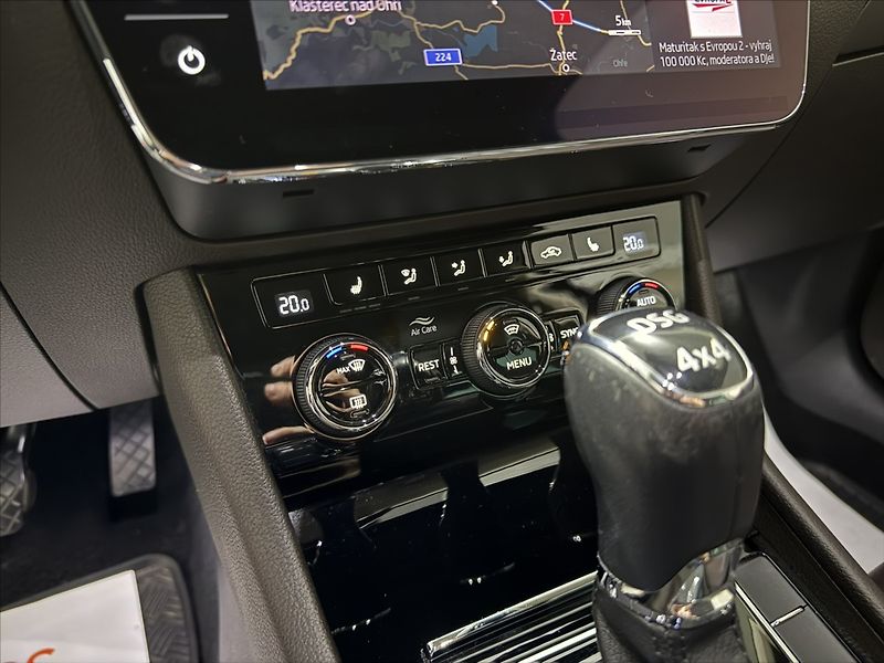 Škoda Superb 2,0   TDI DSG 4X4 140KW L&K - fotka 19 z 41