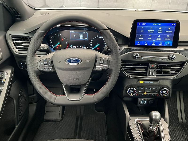 Ford Focus 2.0 EB ST-Line  manuál - fotka 8 z 50