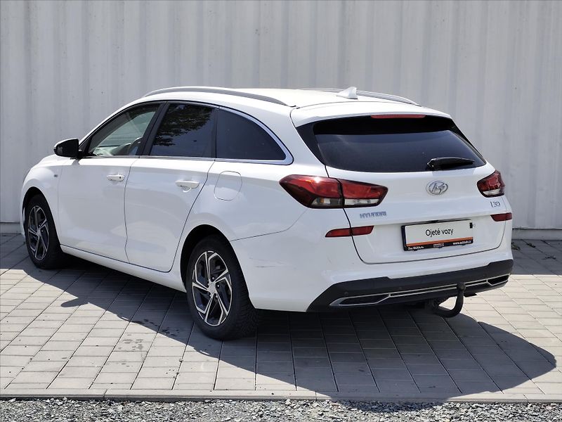 Hyundai i30 1,5   T-GDI MHEV - fotka 20 z 22