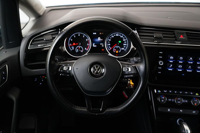 Volkswagen Touran - fotka 17 z 26