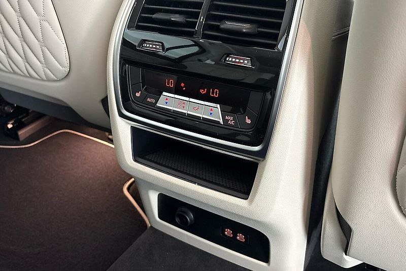 BMW X7 xDrive40d - fotka 25 z 27